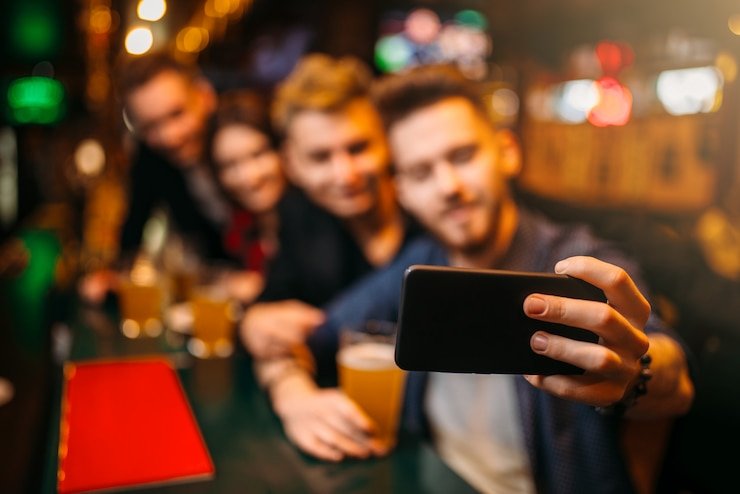 Pengguna membaca penafian sebelum browsing
